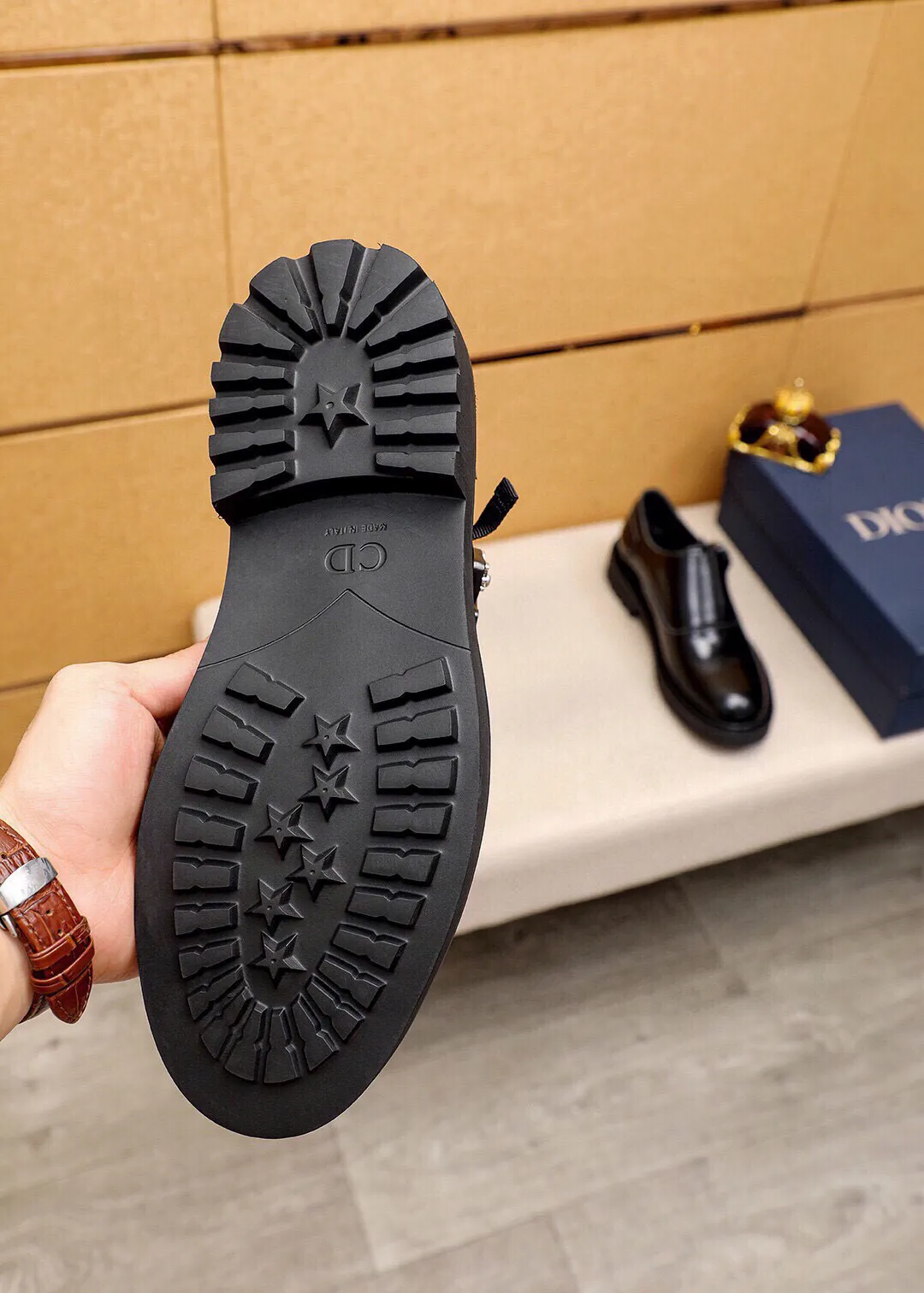 Men's men's shoes 💰600 💐"Dior" Dior 🇮🇹🇮🇹 counter synchronization Top purchasing agent 🔍🔍Men's 2⃣️0⃣️2⃣️5⃣️Business leather shoes Original open-edge beads imported from Italy, fully imported cow leather lining, sole: original T men's shoes 💰U outsole, exclusive movable molded sole, super comfortable, original factory follow-up goods, 🔍🔍high quality, can be entered and exited the counter at will, welcome to compare. Regular size 39-44 (customized at 38.45🉑️) 3 colors🉑️ to choose from